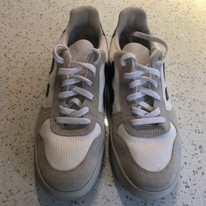 Veja Sneakers- Size 8 in GREAT Condition!